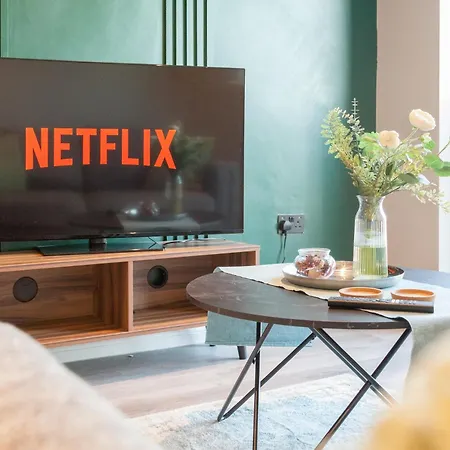 3 Bed Flats Near Station & Centre - Sleeps 6 * Λιντς