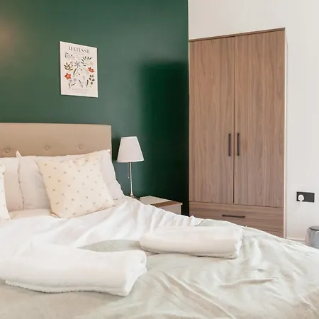 3 Bed Flats Near Station & Centre - Sleeps 6 Διαμέρισμα *