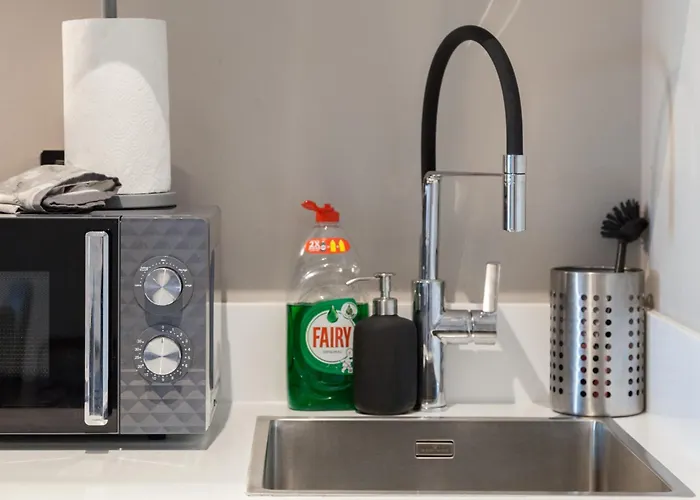 3 Bed Flats Near Station & Centre - Sleeps 6 Лідс