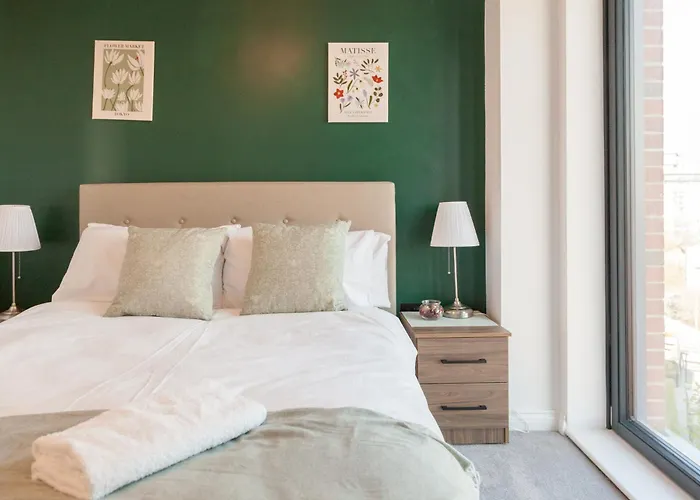 3 Bed Flats Near Station & Centre - Sleeps 6 * Лідс