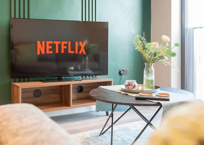 3 Bed Flats Near Station & Centre - Sleeps 6 * Лідс