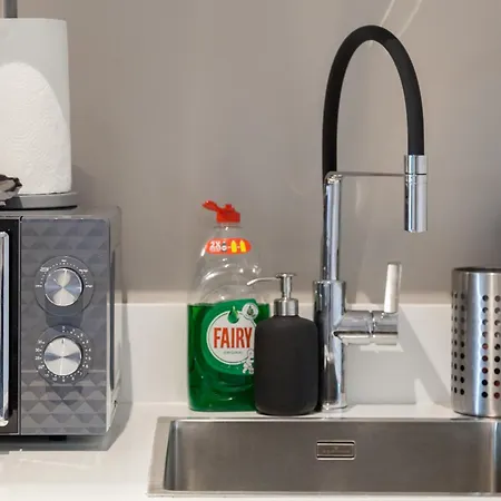 3 Bed Flats Near Station & Centre - Sleeps 6 리즈