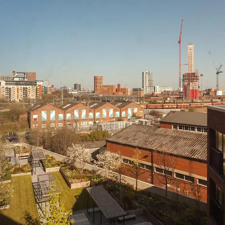 3 Bed Flats Near Station & Centre - Sleeps 6 아파트