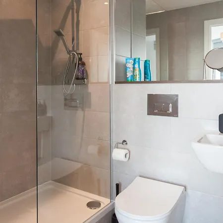 3 Bed Flats Near Station & Centre - Sleeps 6 리즈