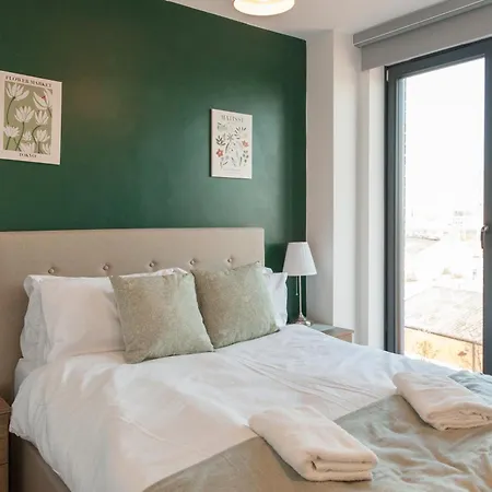 3 Bed Flats Near Station & Centre - Sleeps 6 리즈