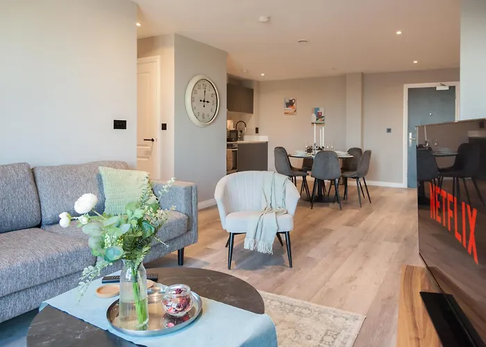 3 Bed Flats Near Station & Centre - Sleeps 6 Lägenhet *