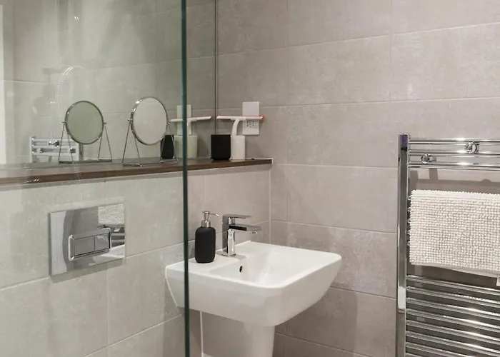 Apartment 3 Bed Flats Near Station & Centre - Sleeps 6 Leeds (West Yorkshire)