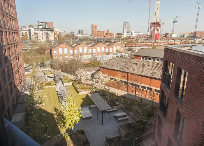 3 Bed Flats Near Station & Centre - Sleeps 6 Leeds (West Yorkshire)