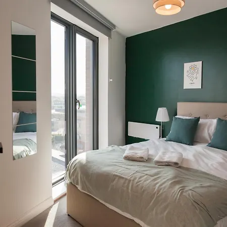 3 Bed Flats Near Station & Centre - Sleeps 6 公寓 *