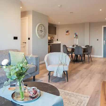 3 Bed Flats Near Station & Centre - Sleeps 6 公寓 *