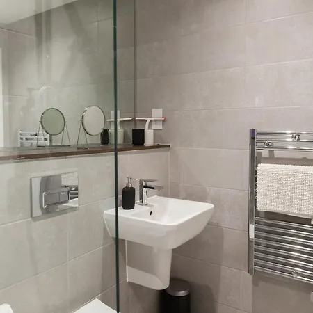 公寓 3 Bed Flats Near Station & Centre - Sleeps 6 利兹