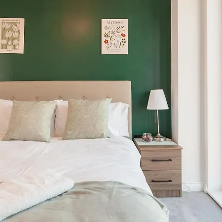 3 Bed Flats Near Station & Centre - Sleeps 6 * 利兹