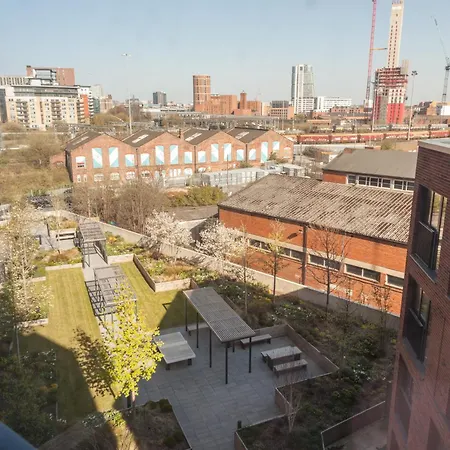 3 Bed Flats Near Station & Centre - Sleeps 6 利兹